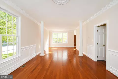 Living - 42848 Sidney Pl, Ashburn, VA 20148 photo 4 of 5