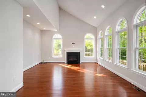 Living - 42848 Sidney Pl, Ashburn, VA 20148 photo 2 of 5