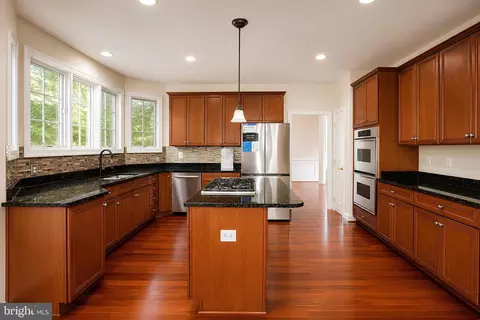 Kitchen - 42848 Sidney Pl, Ashburn, VA 20148 photo 2 of 2