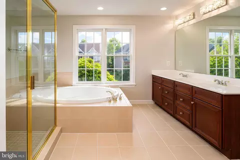 Bath - 42848 Sidney Pl, Ashburn, VA 20148 photo 1 of 8