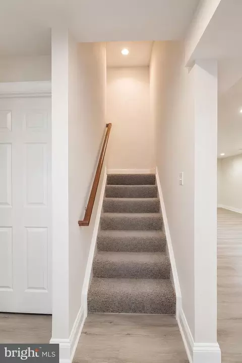 Entry Way - 42848 Sidney Pl, Ashburn, VA 20148 photo 2 of 5