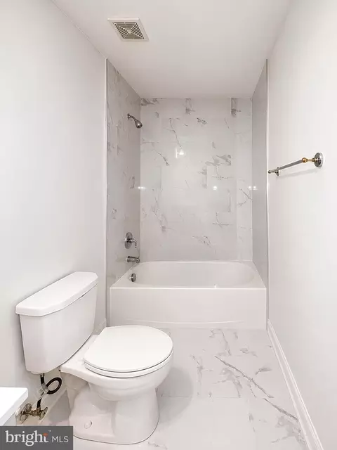 Bath - 42848 Sidney Pl, Ashburn, VA 20148 photo 8 of 8