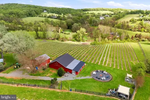 40817 Browns Ln, Waterford, VA 20197