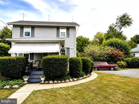 310 S 20th St, Purcellville, VA 20132