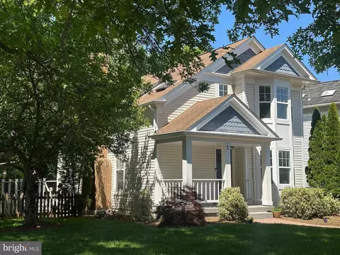 1 Glengyle Ln, Sterling, VA 20165