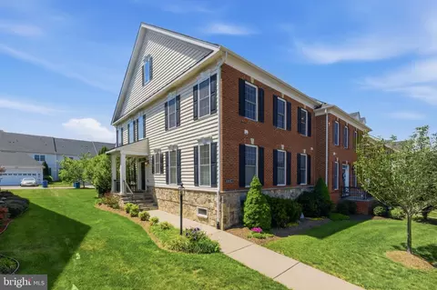 43233 Hattontown Woods Ter, Ashburn, VA 20148