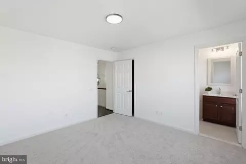 Bedroom - 42637 Willow Bend Dr, Brambleton, VA 20148 photo 6 of 7