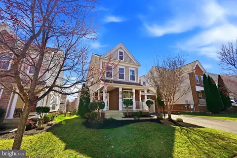 Exterior - 42637 Willow Bend Dr, Brambleton, VA 20148 photo 2 of 3