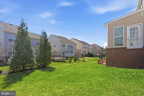 Exterior - 42637 Willow Bend Dr, Brambleton, VA 20148 photo 3 of 3