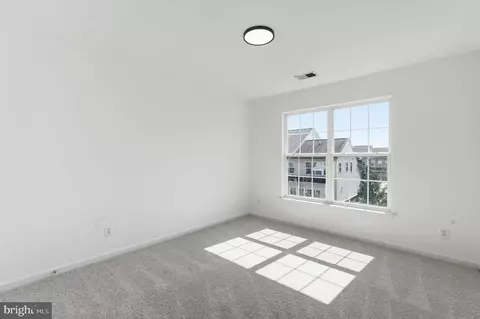 Bedroom - 42637 Willow Bend Dr, Brambleton, VA 20148 photo 4 of 7