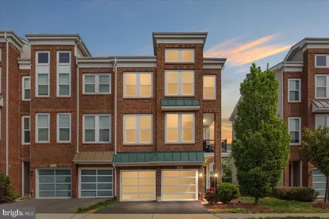 42272 Knotty Oak Ter, Brambleton, VA 20148