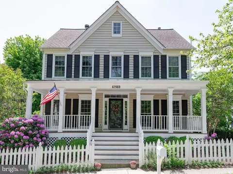 42869 Nashua St, Ashburn, VA 20147