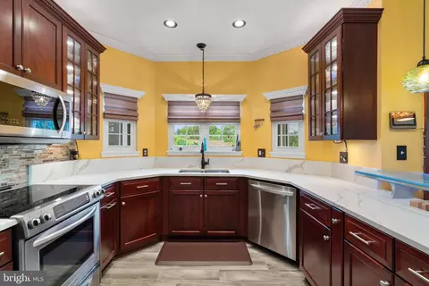 Kitchen - 20617 Avalon Ct, Sterling, VA 20165 photo 2 of 4