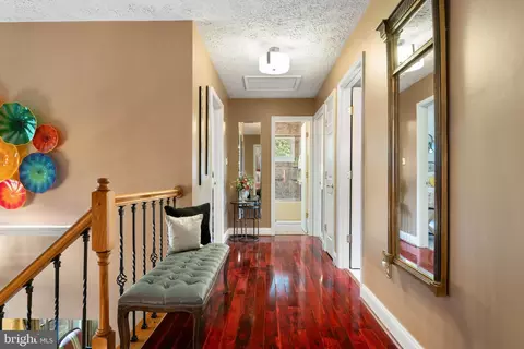 Entry Way - 20617 Avalon Ct, Sterling, VA 20165 photo 3 of 6