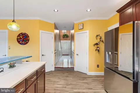 Entry Way - 20617 Avalon Ct, Sterling, VA 20165 photo 2 of 6