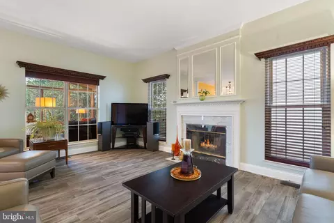Living - 20617 Avalon Ct, Sterling, VA 20165 photo 4 of 6