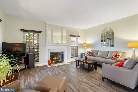 Living - 20617 Avalon Ct, Sterling, VA 20165 photo 3 of 6