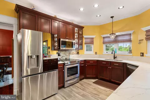 Kitchen - 20617 Avalon Ct, Sterling, VA 20165 photo 3 of 4