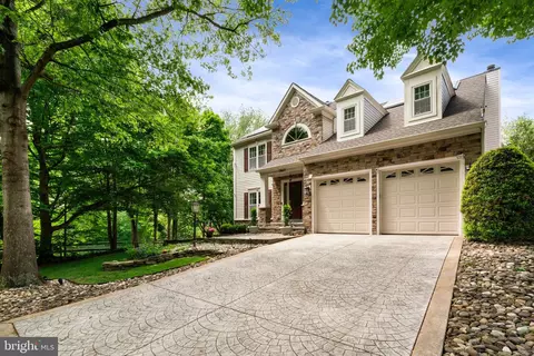 Exterior - 20617 Avalon Ct, Sterling, VA 20165 photo 4 of 26