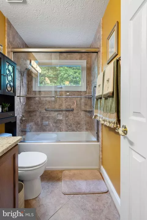 Bath - 20617 Avalon Ct, Sterling, VA 20165 photo 6 of 7