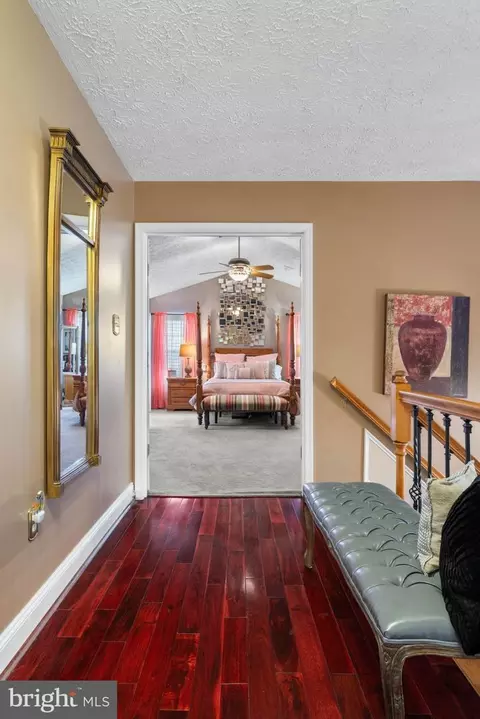 Entry Way - 20617 Avalon Ct, Sterling, VA 20165 photo 4 of 6