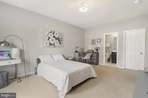 Bedroom - 21077 Ashburn Heights Dr, Ashburn, VA 20148 photo 6 of 8