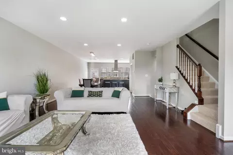 Entry Way - 21077 Ashburn Heights Dr, Ashburn, VA 20148 photo 3 of 8