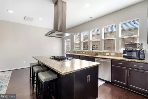 Kitchen - 21077 Ashburn Heights Dr, Ashburn, VA 20148 photo 3 of 5
