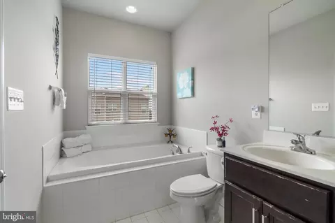 Entry Way - 21077 Ashburn Heights Dr, Ashburn, VA 20148 photo 7 of 8