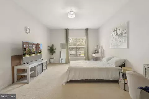 Bedroom - 21077 Ashburn Heights Dr, Ashburn, VA 20148 photo 5 of 8