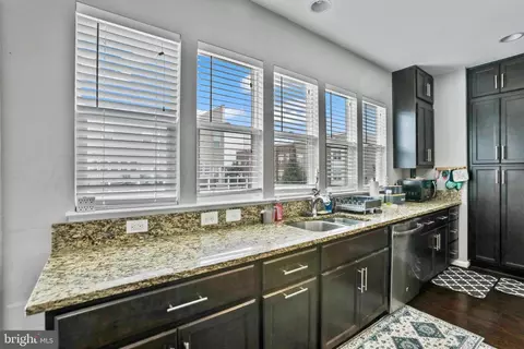 Kitchen - 21077 Ashburn Heights Dr, Ashburn, VA 20148 photo 5 of 5