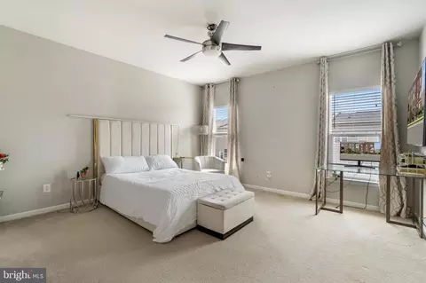 Bedroom - 21077 Ashburn Heights Dr, Ashburn, VA 20148 photo 3 of 8