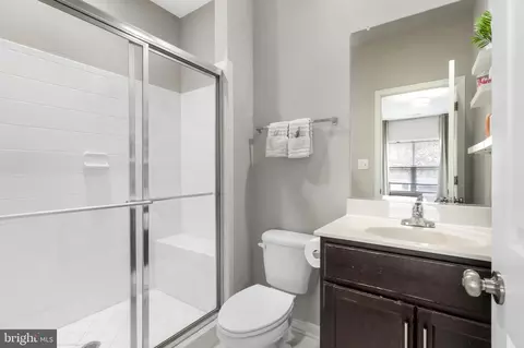 Bath - 21077 Ashburn Heights Dr, Ashburn, VA 20148 photo 2 of 2