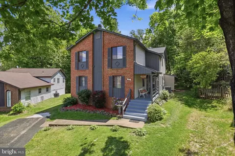 211 Keyes Ct, Sterling, VA 20164