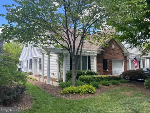 44394 Oakmont Manor Sq, Ashburn, VA 20147