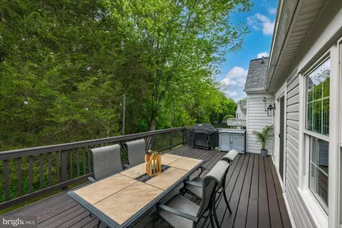 Exterior - 27 Brinks Ct, Sterling, VA 20165 photo 3 of 9