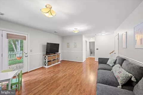 Living - 27 Brinks Ct, Sterling, VA 20165 photo 2 of 2