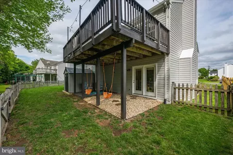 Exterior - 27 Brinks Ct, Sterling, VA 20165 photo 6 of 9