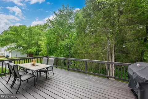 Exterior - 27 Brinks Ct, Sterling, VA 20165 photo 2 of 9