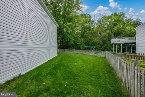 Exterior - 27 Brinks Ct, Sterling, VA 20165 photo 4 of 9