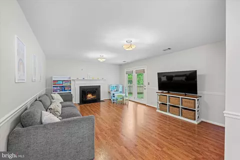 Living - 27 Brinks Ct, Sterling, VA 20165 photo 1 of 2