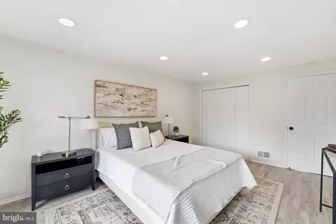 Bedroom - 208 Willow Ter, Sterling, VA 20164 photo 3 of 4
