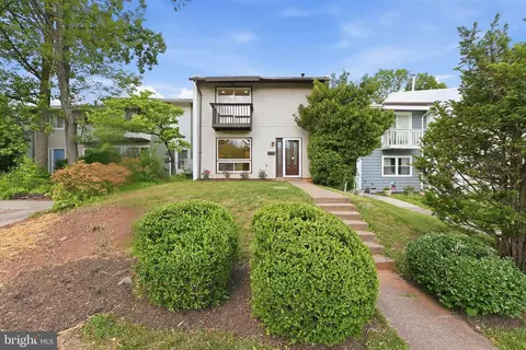 Exterior - 208 Willow Ter, Sterling, VA 20164 photo 3 of 3
