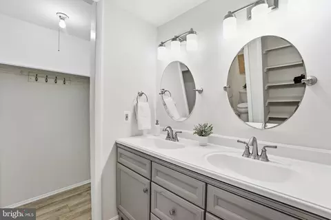 Bath - 208 Willow Ter, Sterling, VA 20164 photo 1 of 4
