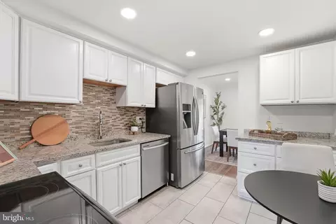 Kitchen - 208 Willow Ter, Sterling, VA 20164 photo 1 of 2