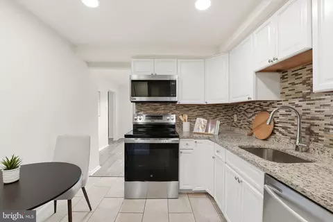 Kitchen - 208 Willow Ter, Sterling, VA 20164 photo 2 of 2