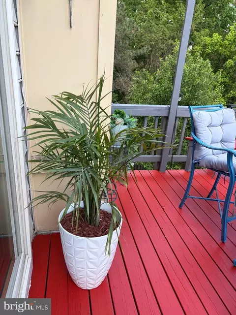 Exterior - 21120 Adirondack Ter, Ashburn, VA 20147 photo 5 of 7