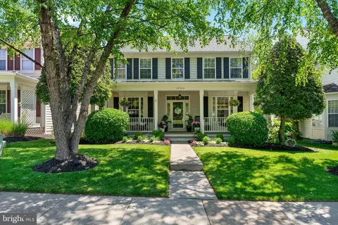 25504 Heathfield Cir, Chantilly, VA 20152