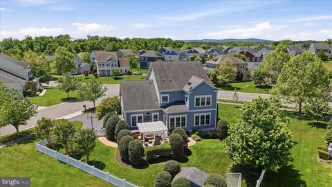 View/Area - 41704 Bloomfield Path St, Ashburn, VA 20148 photo 5 of 17