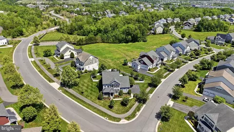 View/Area - 41704 Bloomfield Path St, Ashburn, VA 20148 photo 9 of 17